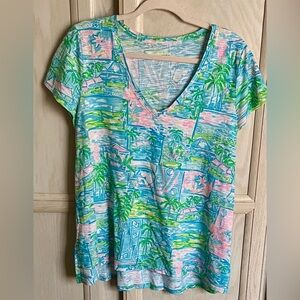 🌷Lilly Pulitzer V-Neck Short Sleeve Tee